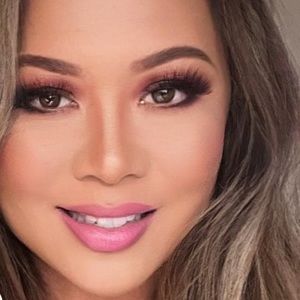 Meet your Posher, Lorina